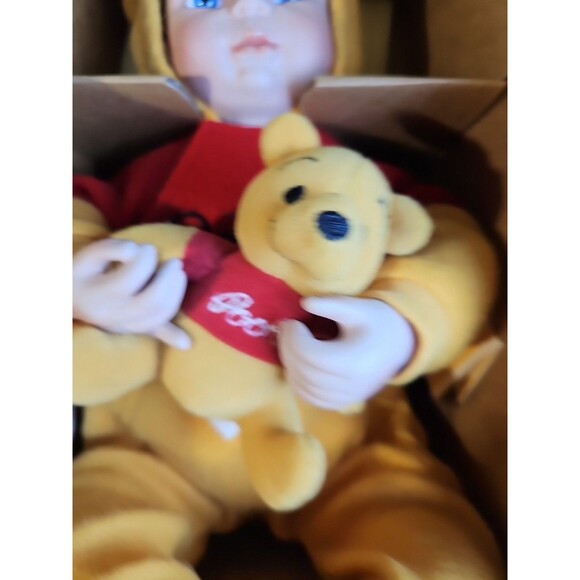 Disney Ashton-Drake “You Need a Hug, Pooh” Porcelain Doll by Cindy McClure COA - Picture 3 of 16